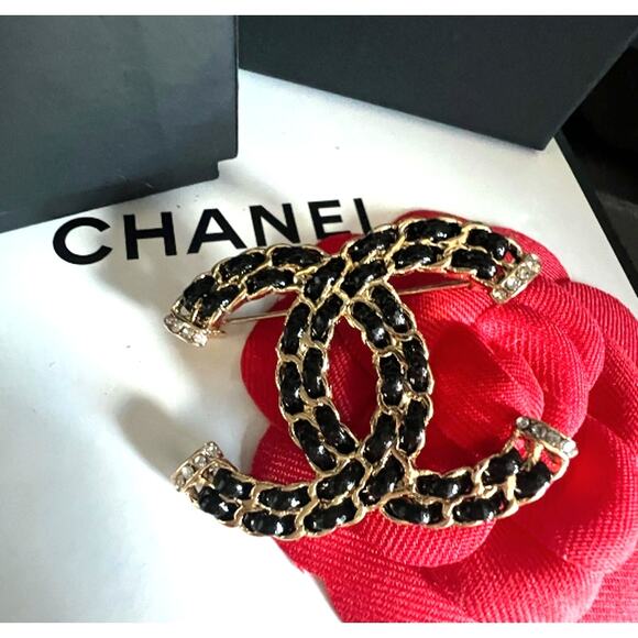 CHANEL Chain Black Leather Crystal Gold Brooch A23 (CHXX005) - Picture 4 of 9